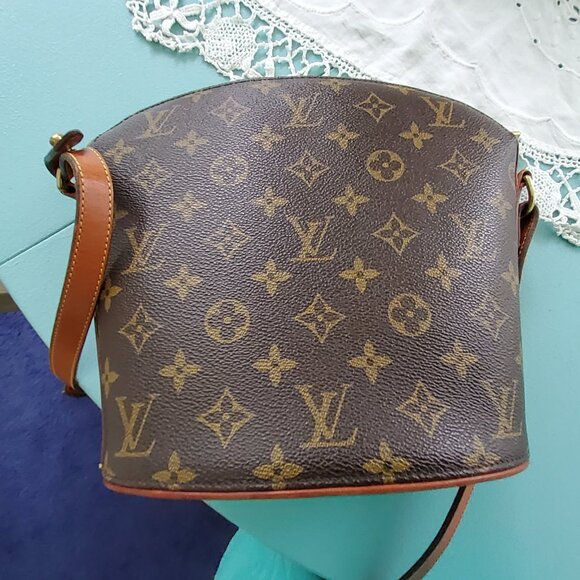 Louis Vuitton Drouot Crossbody Handbag - Picture 15 of 16